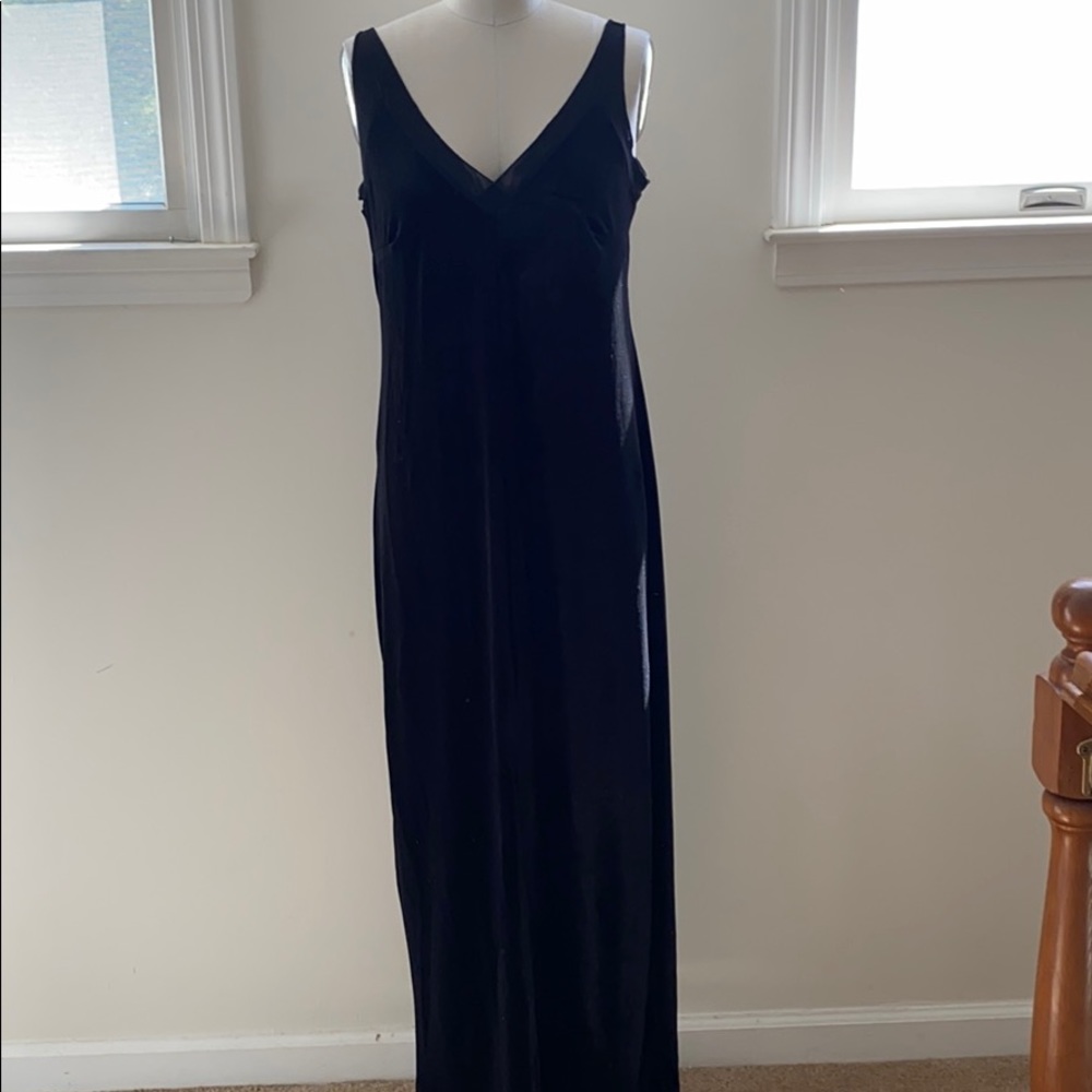 Romeo & Juliet: long black new velvet dress